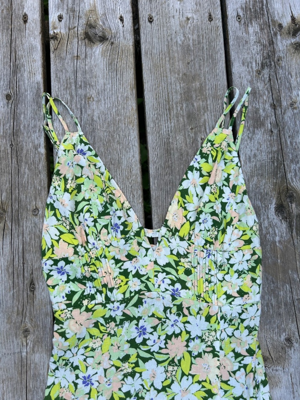 Urban Outfitters ⎸ First Sight Green Plunging Midi Dress - Picture 3 of 8